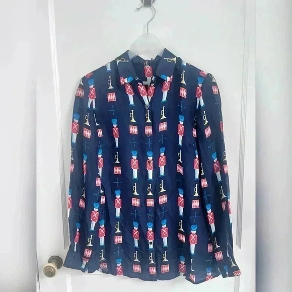 J. McLaughlin silk Louis toy soldier novelty Christmas art to wear Top NEW - Picture 1 of 5